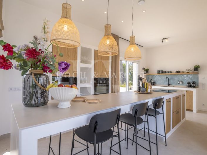 Image No.14-9 Bed Villa for sale