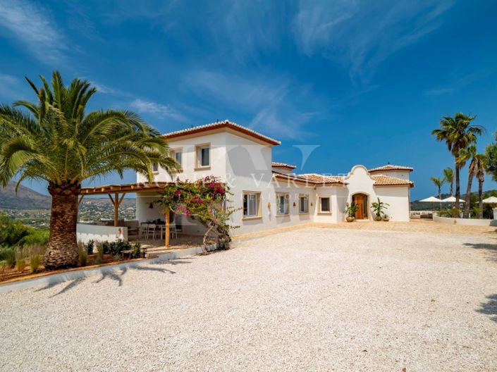 Image No.6-9 Bed Villa for sale