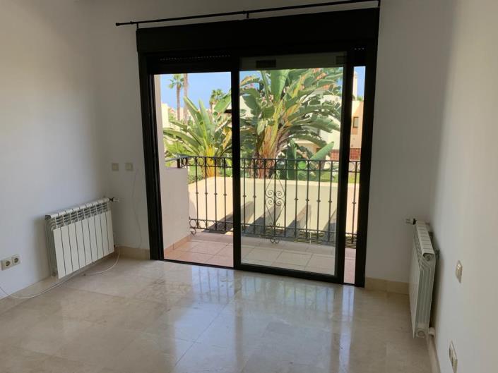 Image No.19-22 Bed Townhouse for sale