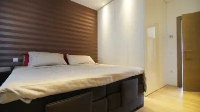 original_2-bed-2-bath-apartment-on-las-colinas-guest-bedroom-wardrobes6863c465dc7ca-jpg