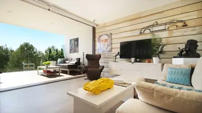 original_2-bed-2-bath-apartment-on-las-colinas-lounge-terrace6863c4717a208-jpg