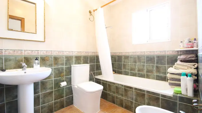 Image No.21-4 Bed Villa / Detached for sale