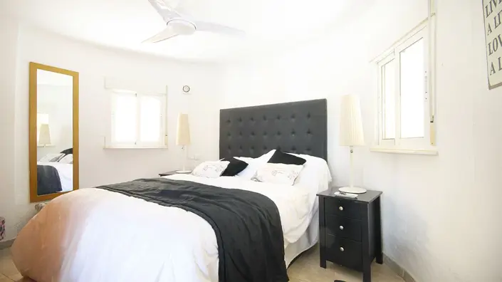 Image No.17-4 Bed Villa / Detached for sale