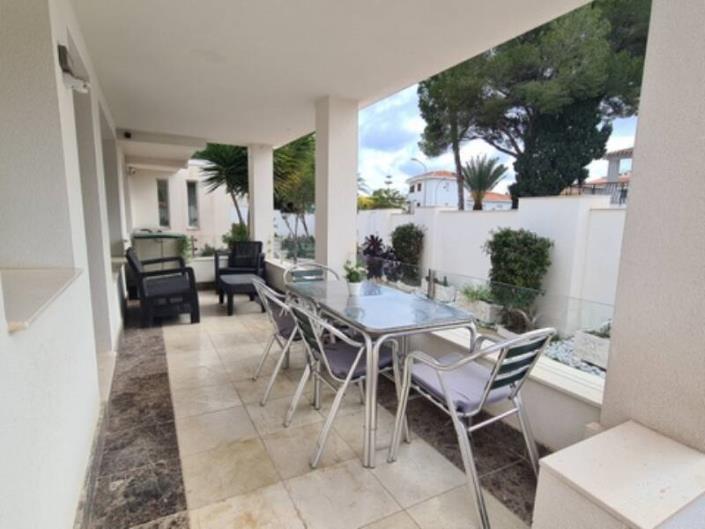 Image No.49-10 Bed Villa / Detached for sale