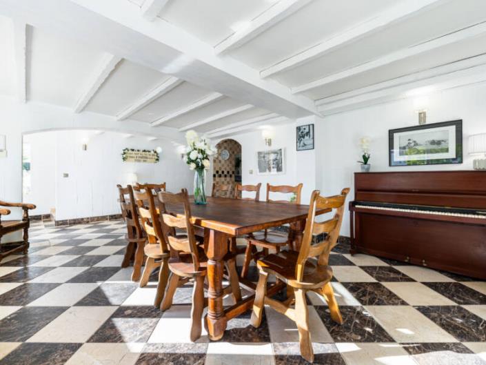 Image No.18-10 Bed Villa / Detached for sale