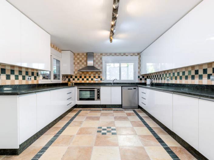 Image No.14-10 Bed Villa / Detached for sale