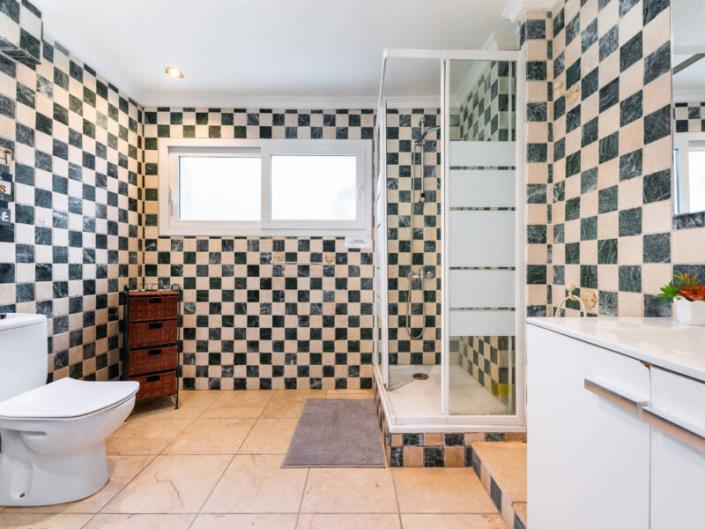 Image No.39-10 Bed Villa / Detached for sale