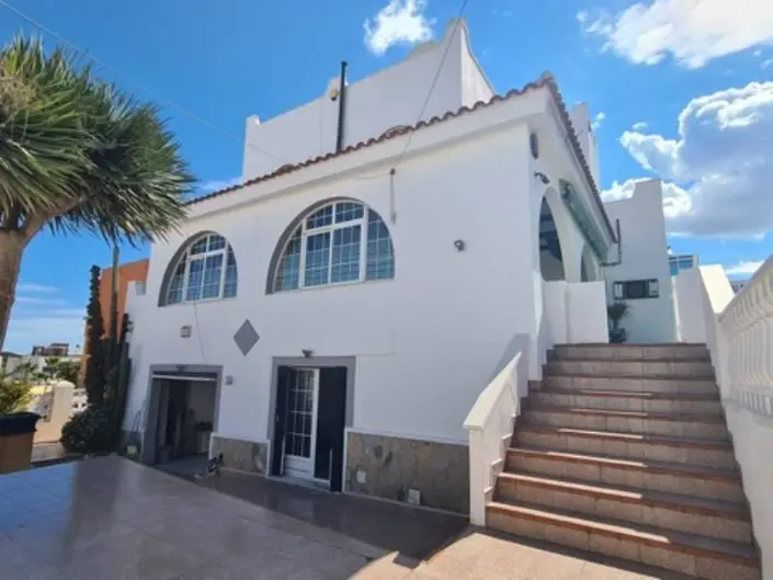 Image No.2-6 Bed Villa / Detached for sale