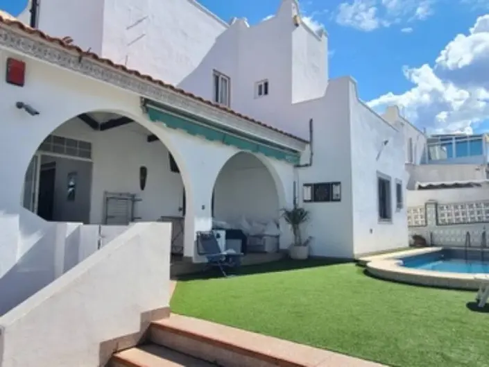 Image No.4-6 Bed Villa / Detached for sale