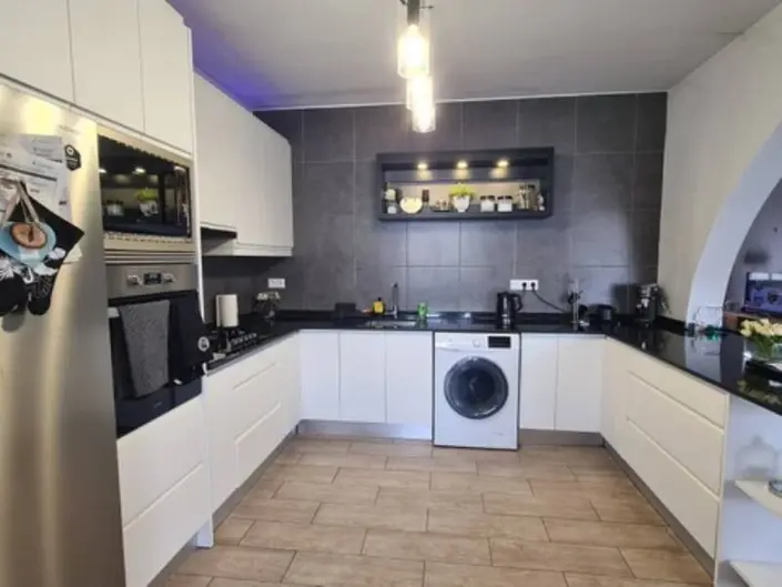 Image No.10-6 Bed Villa / Detached for sale