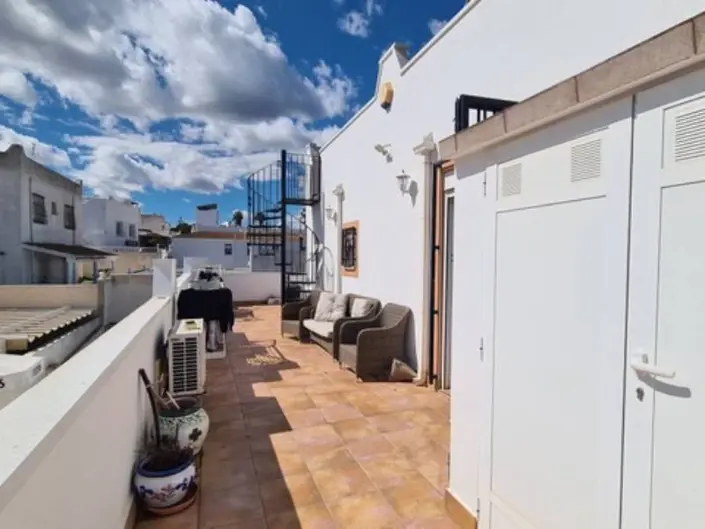 Image No.19-6 Bed Villa / Detached for sale