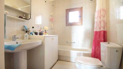 2-bed-detached-villa-in-el-galan-on-landscaped-plot-bathroom