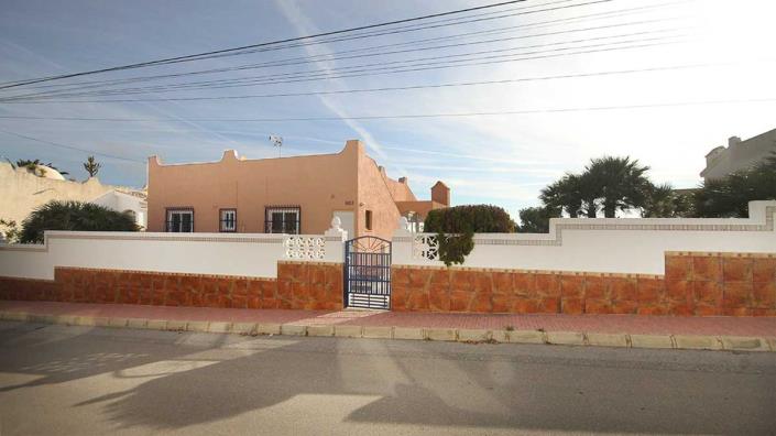 Image No.12-2 Bed Villa / Detached for sale