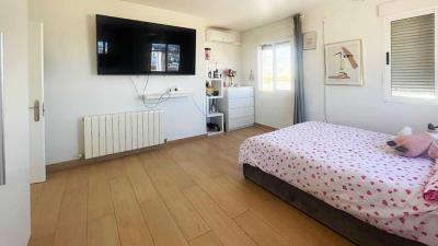 5-bed-detached-villa-in-playa-flamenca-pink-bedroom