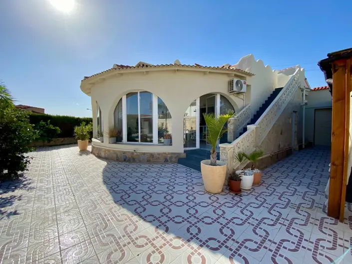 Image No.3-4 Bed Villa / Detached for sale