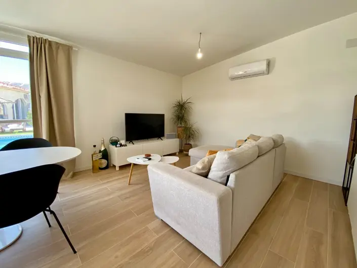 Image No.8-4 Bed Villa / Detached for sale