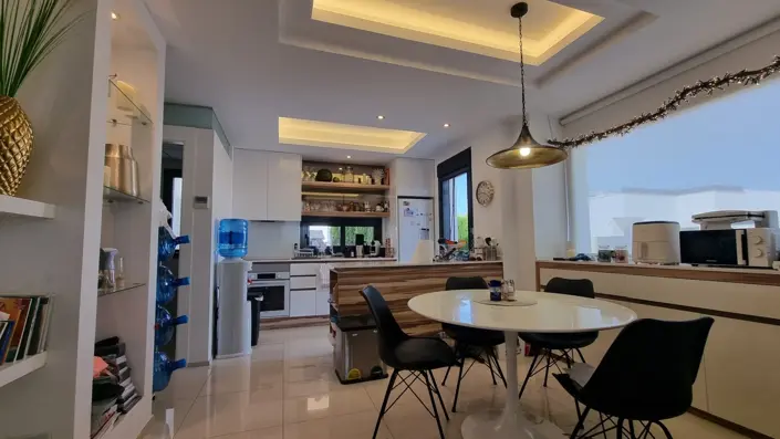 Image No.8-3 Bed Townhouse for sale