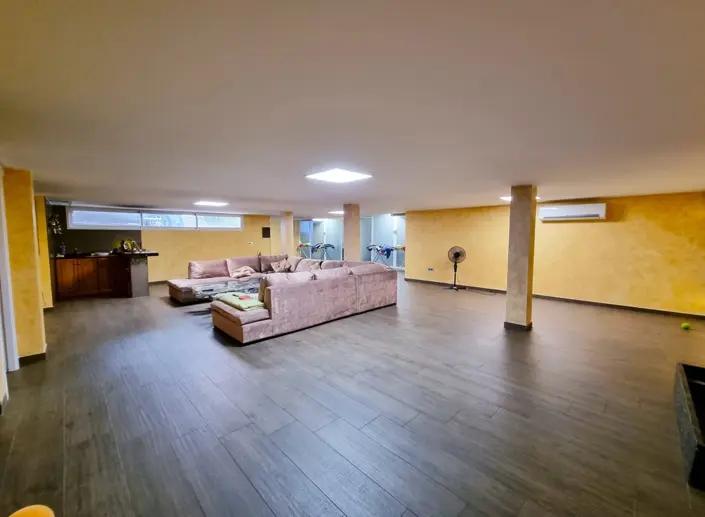 Image No.9-5 Bed Villa / Detached for sale