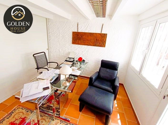 Image No.10-5 Bed Property for sale