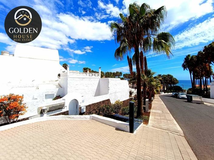 Image No.28-5 Bed Property for sale