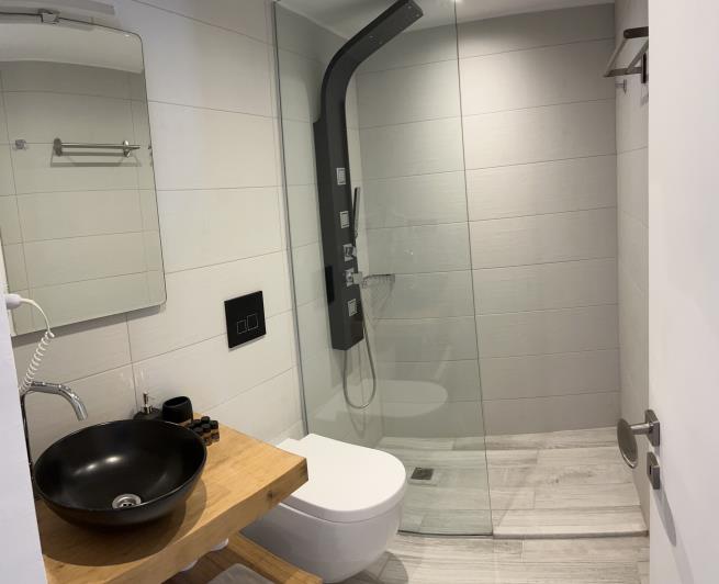 Image No.11-6 Bed Hotel for sale