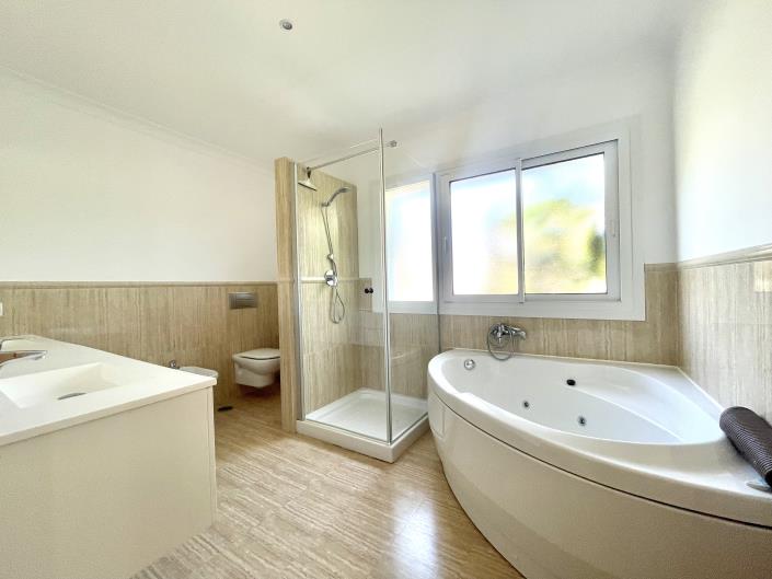 Image No.34-4 Bed Villa / Detached for sale