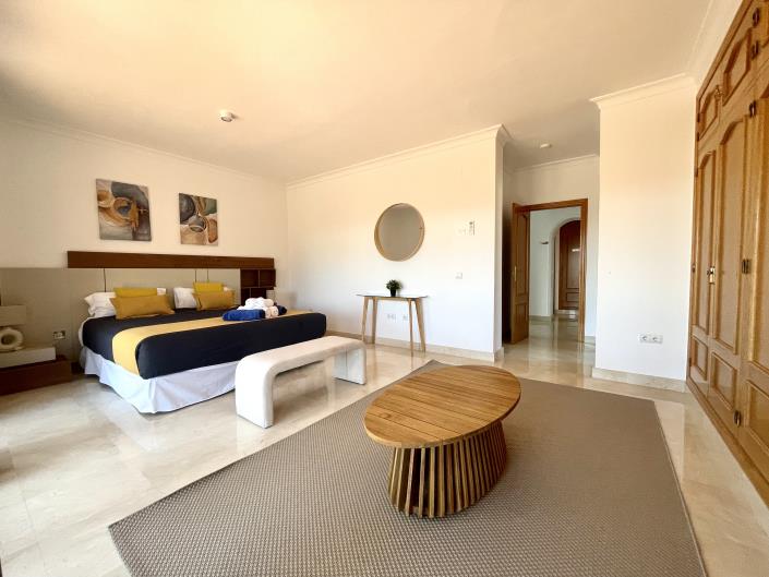 Image No.29-4 Bed Villa / Detached for sale