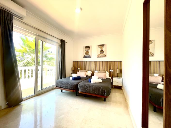 Image No.35-4 Bed Villa / Detached for sale