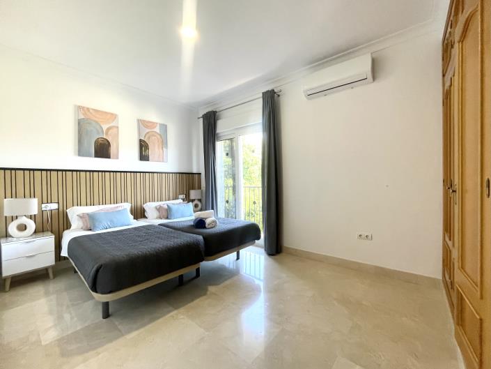 Image No.37-4 Bed Villa / Detached for sale