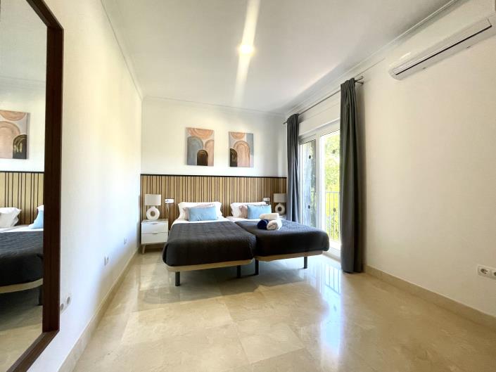 Image No.38-4 Bed Villa / Detached for sale