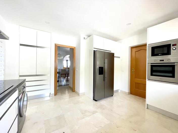 Image No.11-4 Bed Villa / Detached for sale