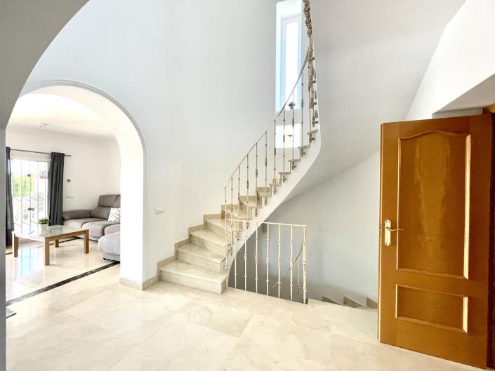 Image No.17-4 Bed Villa / Detached for sale