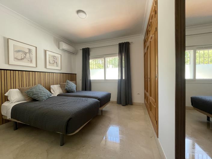 Image No.40-4 Bed Villa / Detached for sale