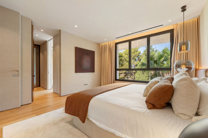 Image No.22-4 Bed Property for sale